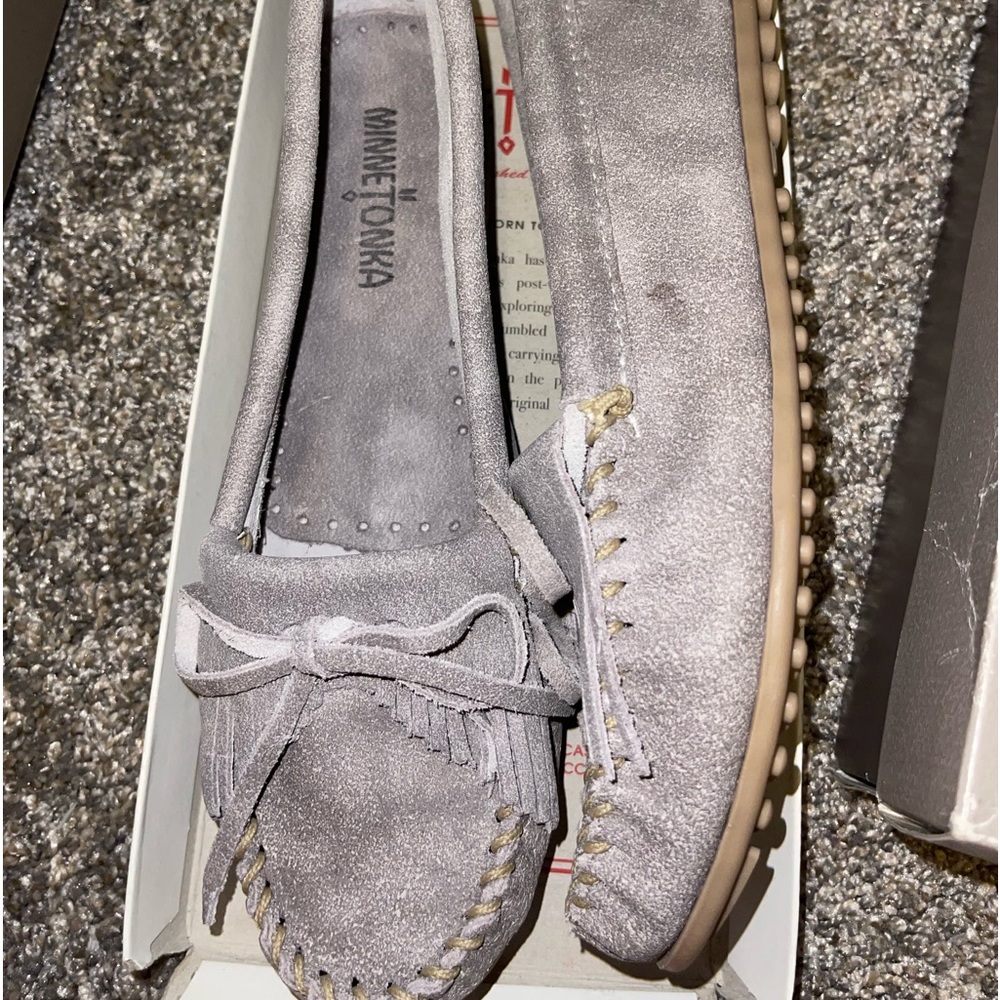 Minnnetonka Moccasin Sz 8.5 Gray BNIB